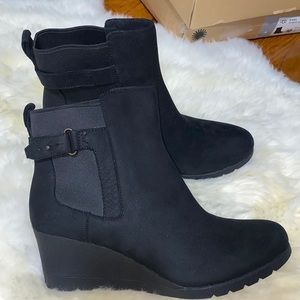 UGGS boot
